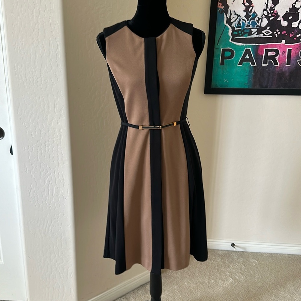 Slenderizing Vince Camuto Black And Brown Hidden Button Dress Size 8